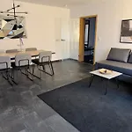 90M2 I Central I Netflix I Wifi I Free Parking I Lia Apartments